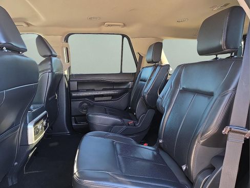 Certified 2024 Ford Expedition XLT image 11