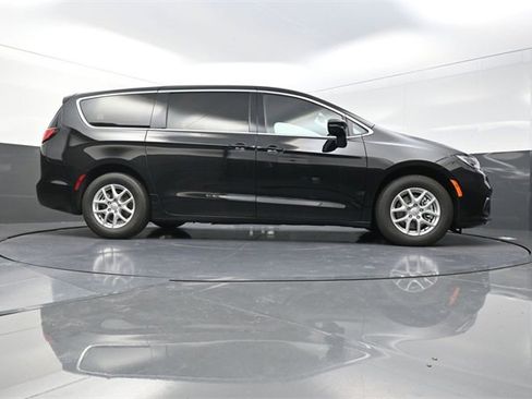 New 2026 Chrysler Pacifica Select image 24