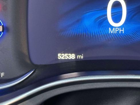 Used 2024 Chrysler Pacifica Limited image 25