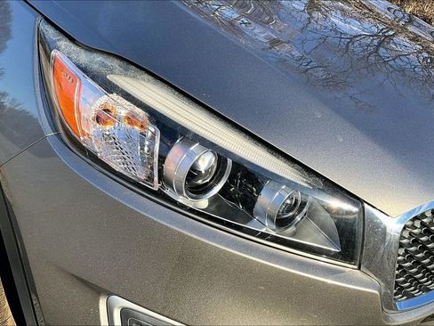 Used 2018 Kia Sorento LX image 30