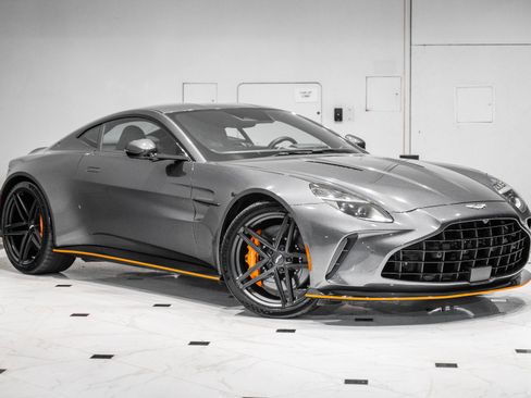 Used 2025 Aston Martin V8 Vantage Coupe RWD image 36