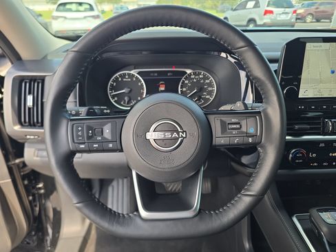 Used 2023 Nissan Pathfinder SL w/ Lighting Package (N92) FWD image 24