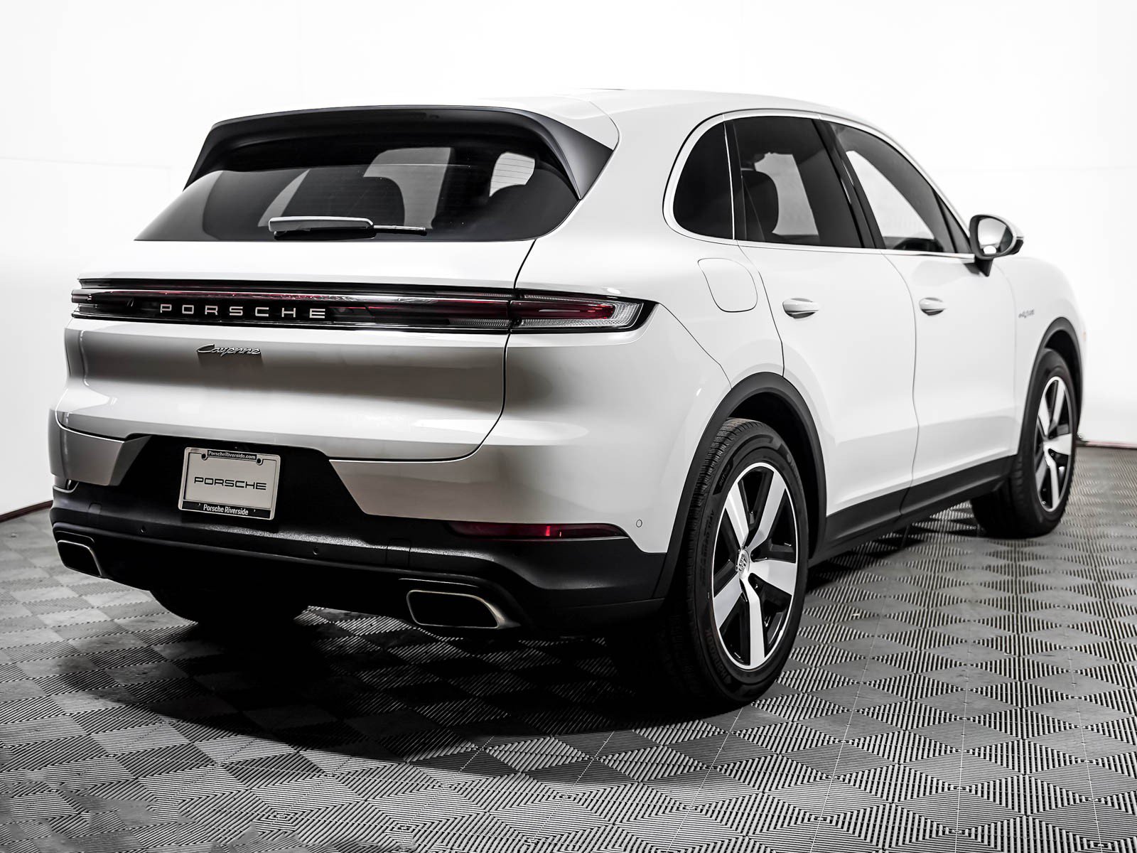 Certified 2024 Porsche Cayenne AWD/4WD image 10