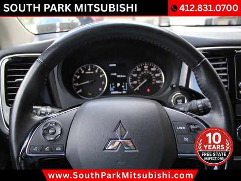 Used 2017 Mitsubishi Outlander SEL AWD/4WD image 19