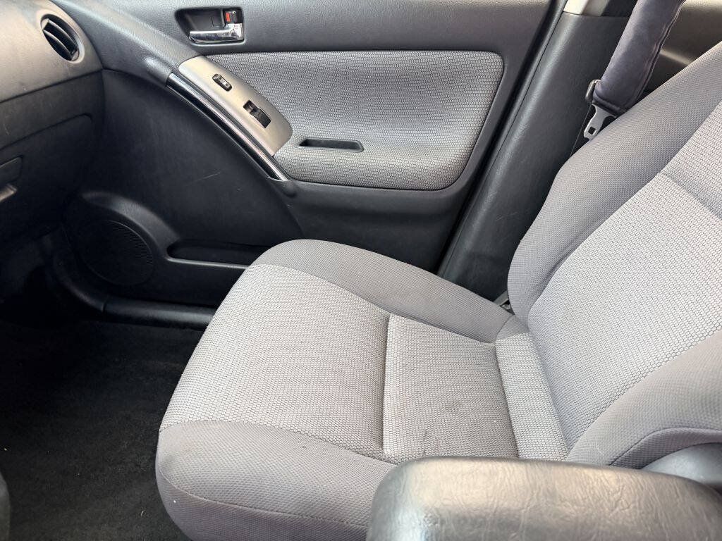 Used 2005 Toyota Matrix XR w/ Extra Value Pkg 2 FWD image 11