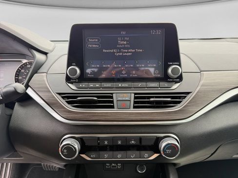Used 2024 Nissan Altima 2.5 SV FWD image 24