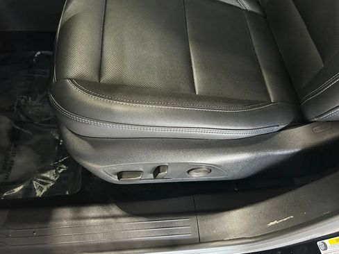Used 2024 Chevrolet Equinox EV LT FWD image 14