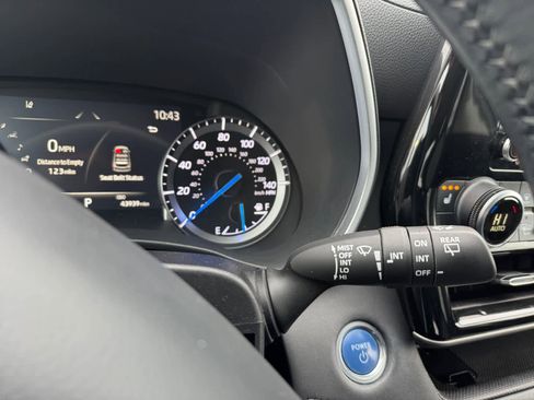 Used 2021 Toyota Highlander XLE image 22