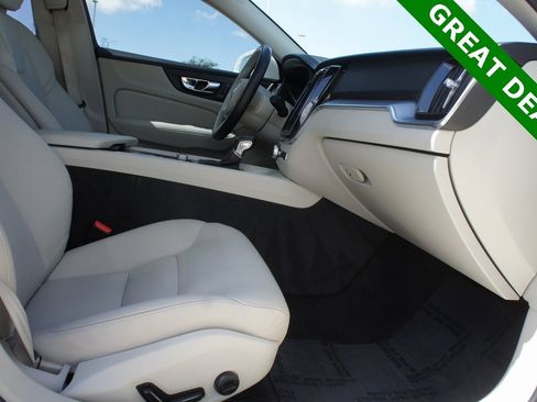 Used 2020 Volvo S60 T6 Momentum image 35