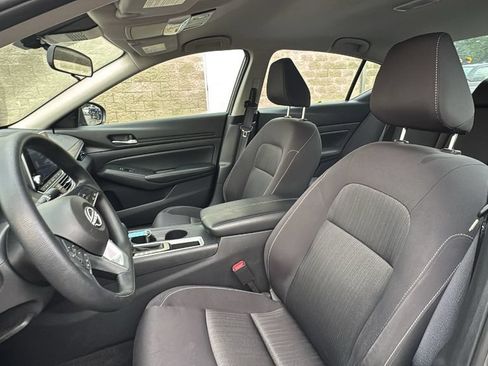 Used 2025 Nissan Altima 2.5 SV FWD image 10