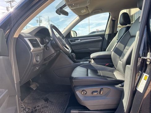 Certified 2023 Volkswagen Atlas SE w/ Black Wheel Package image 9