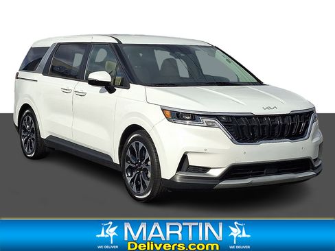 Certified 2022 Kia Carnival EX image 1