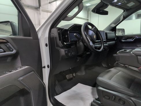 Used 2023 Chevrolet Silverado 1500 LT w/ Protection Package AWD/4WD image 7