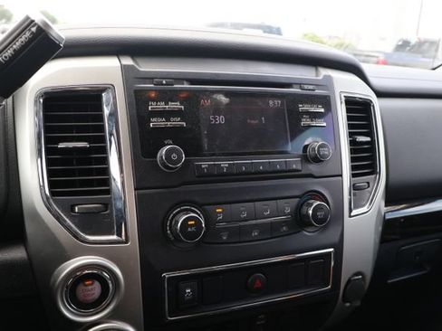 Used 2018 Nissan Titan SV AWD/4WD image 10