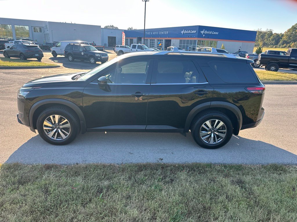 Used 2022 Nissan Pathfinder SL w/ Cargo Package FWD image 9