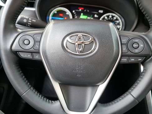 Used 2023 Toyota Venza LE image 25