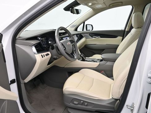 Used 2023 Cadillac XT6 Premium Luxury w/ Technology Package image 4