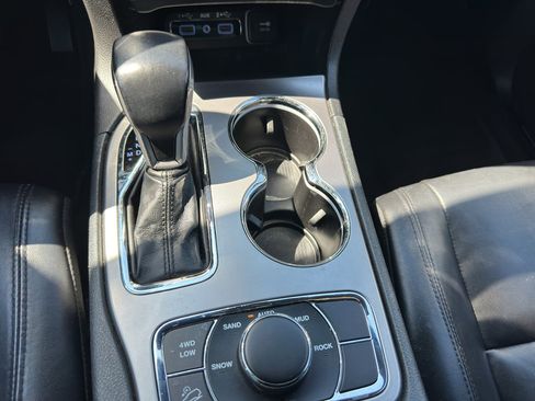 Used 2022 Jeep Grand Cherokee Limited image 21