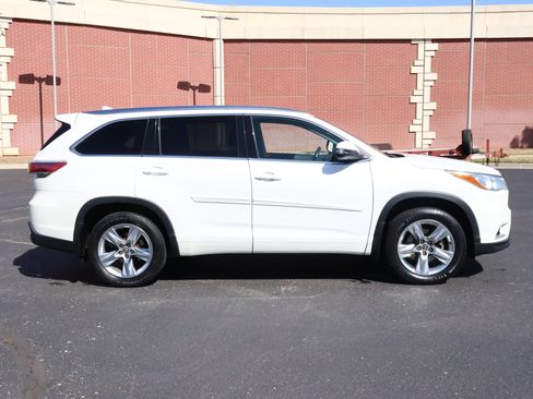 Used 2016 Toyota Highlander Limited w/ Driver Technology Package image 34