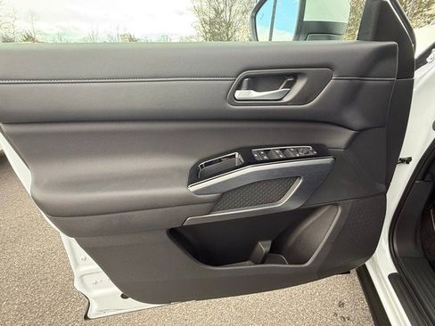 New 2025 Nissan Pathfinder SL image 10