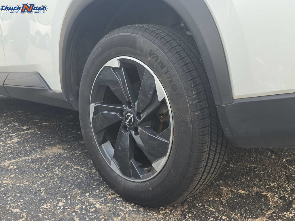 Used 2025 Nissan Rogue SV AWD/4WD image 9