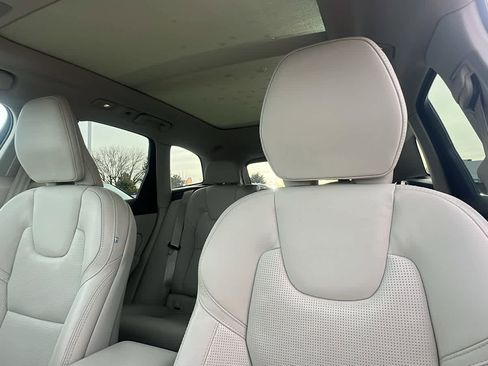 Used 2023 Volvo XC60 B6 Ultimate w/ Climate Package image 11