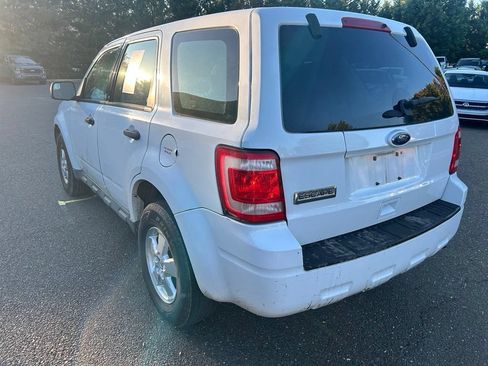 Used 2010 Ford Escape XLS AWD/4WD image 5