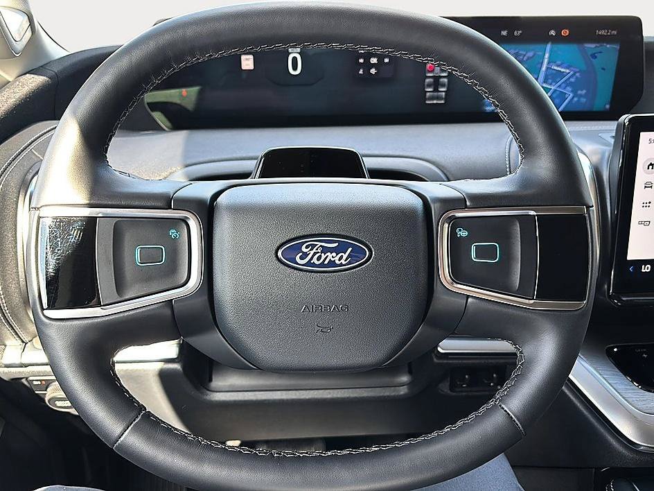 Used 2026 Ford Expedition Platinum w/ Driver's Package AWD/4WD image 31