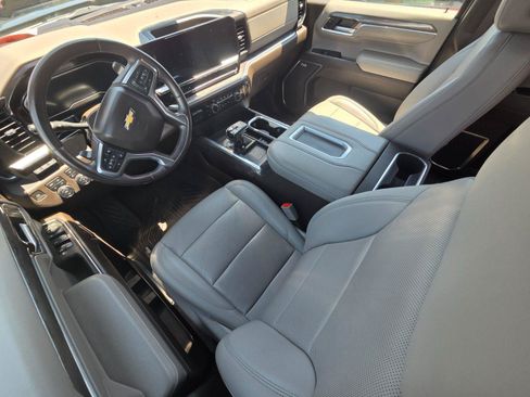 Used 2022 Chevrolet Silverado 1500 LTZ w/ LTZ Premium Package AWD/4WD image 9