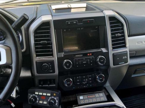 Used 2019 Ford F550 4x4 SuperCab Super Duty w/ Lariat Value Package image 6