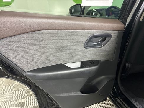 Used 2023 Nissan Rogue S AWD/4WD image 24
