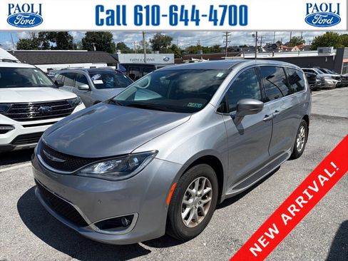 Used 2020 Chrysler Pacifica Touring w/ Advanced Safetytec Group FWD image 1