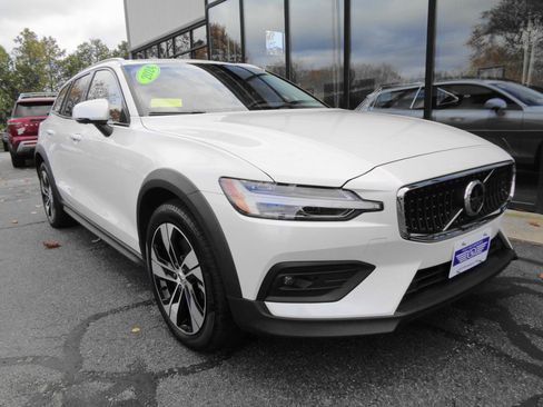 Used 2024 Volvo V60 B5 Cross Country Plus AWD/4WD image 3