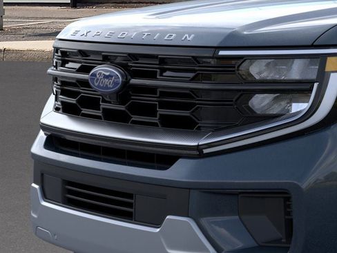 New 2025 Ford Expedition Max Platinum w/ Driver's Package image 17