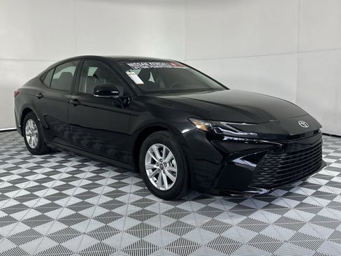 Used 2025 Toyota Camry LE FWD image 2