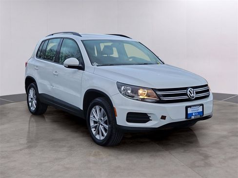 Used 2017 Volkswagen Tiguan Limited w/ Premium Package image 3