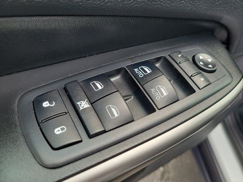 Used 2019 Jeep Cherokee Limited AWD/4WD image 20