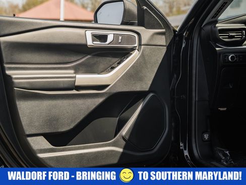Used 2022 Ford Explorer XLT image 40