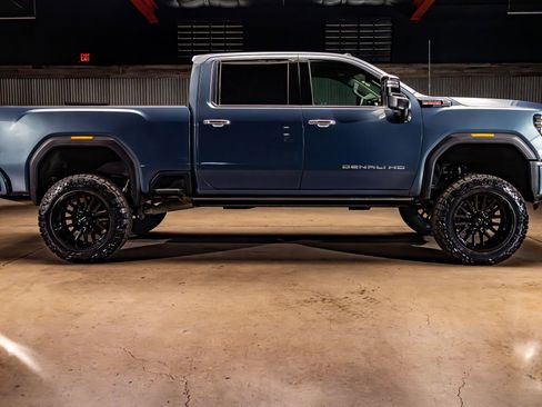 Used 2025 GMC Sierra 2500 Denali w/ Denali Reserve Package AWD/4WD image 11