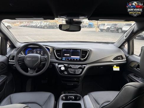 New 2026 Chrysler Pacifica Select w/ S Appearance Package image 12