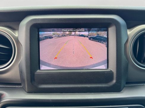 Used 2022 Jeep Wrangler Unlimited Sport image 26