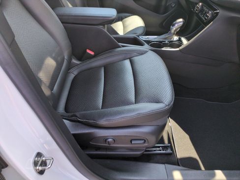 Used 2022 Buick Encore GX Essence w/ Experience Buick Package AWD/4WD image 32
