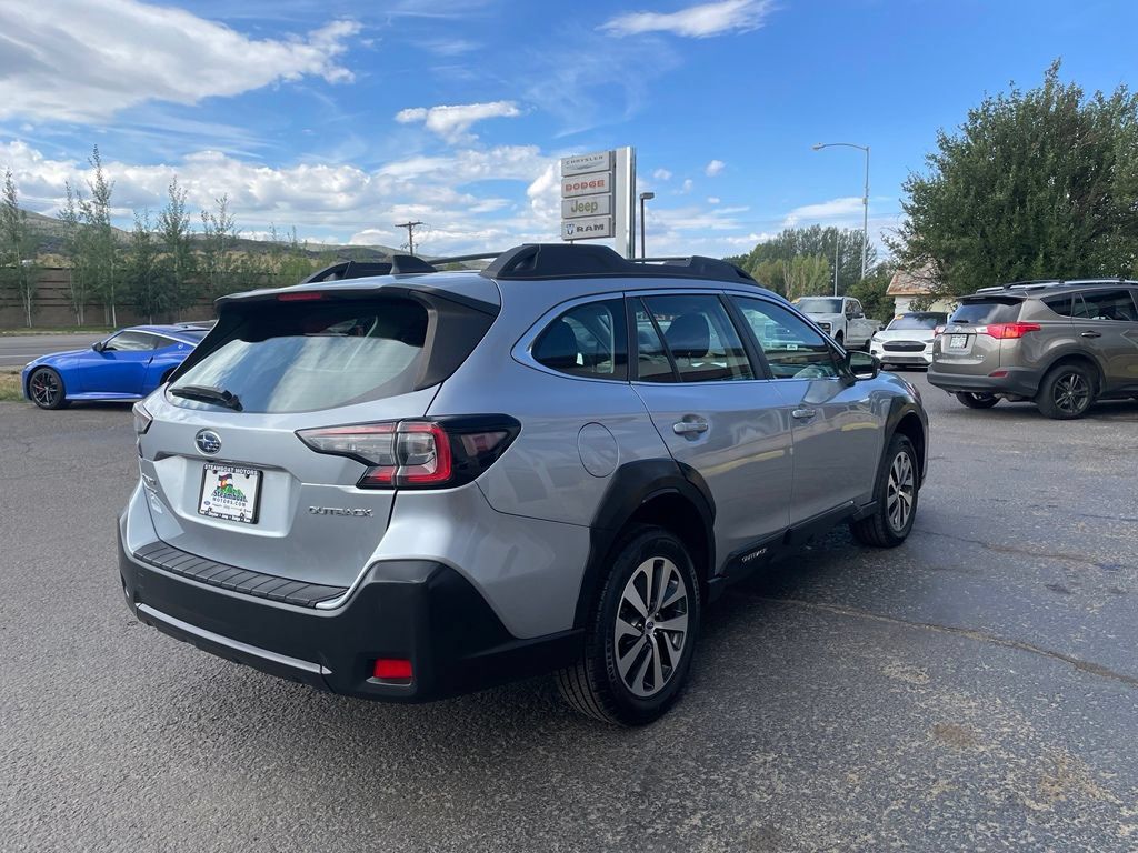 Used 2024 Subaru Outback AWD/4WD image 8