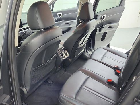 Used 2024 Kia Sorento S image 19