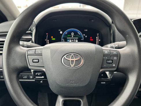 Used 2025 Toyota Camry LE image 22