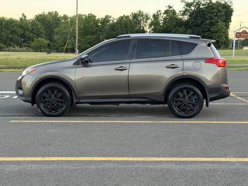 Used 2015 Toyota RAV4 LE AWD/4WD image 2