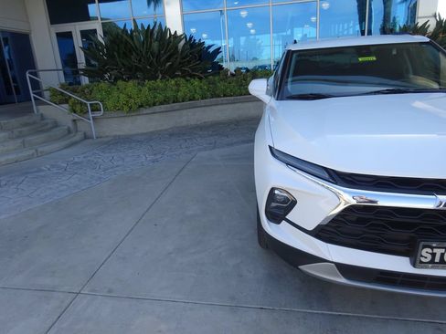 Certified 2024 Chevrolet Blazer LT w/ Convenience Package FWD image 31