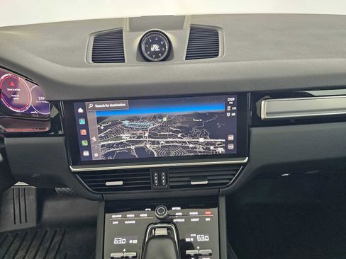 Used 2023 Porsche Cayenne Platinum Edition image 24