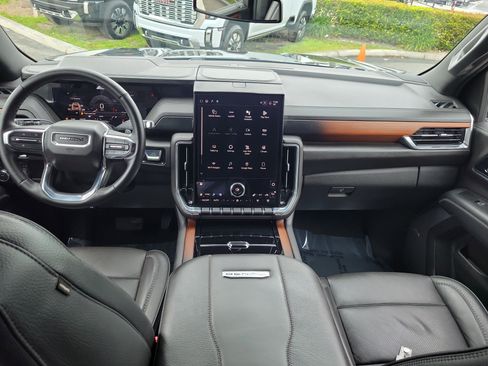 Used 2025 GMC Yukon Denali image 17