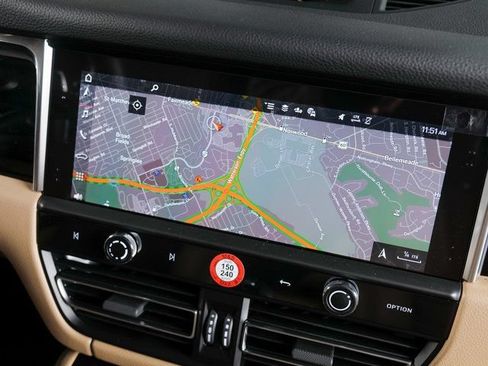Certified 2026 Porsche Macan AWD/4WD image 19